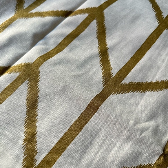 Shower Curtain (72x70) - Picture 2 of 6